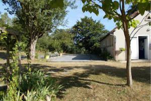 Camping du Lac - Gebäude auf dem Campingplatz