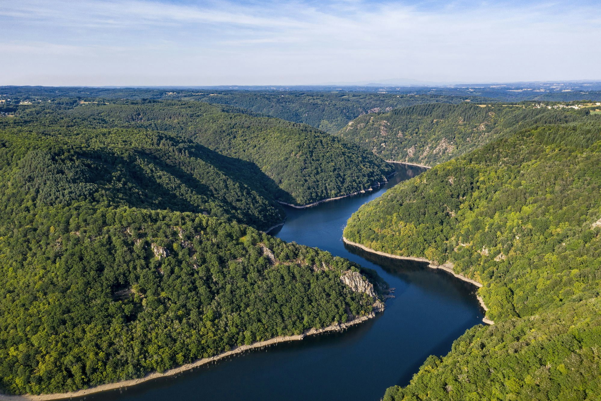 Camping du Lac  - Blick auf den Fluss aus der Vogelperspektive