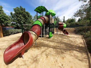 Flower Camping du Lac de la Thésauque - Kinderspielplatz auf dem Campingplatz