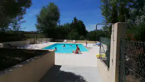 Flower Camping du Lac de la Thésauque - Pool im Freien auf dem Campingplatz