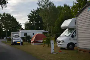 Camping du Lac, Le Mesnil-sous-Jumièges - Außenansicht Mobilheime auf dem Campingplatz