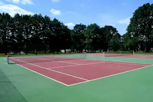 Camping du Lac, Le Mesnil-sous-Jumièges - Tennisplatz auf dem Campingplatz
