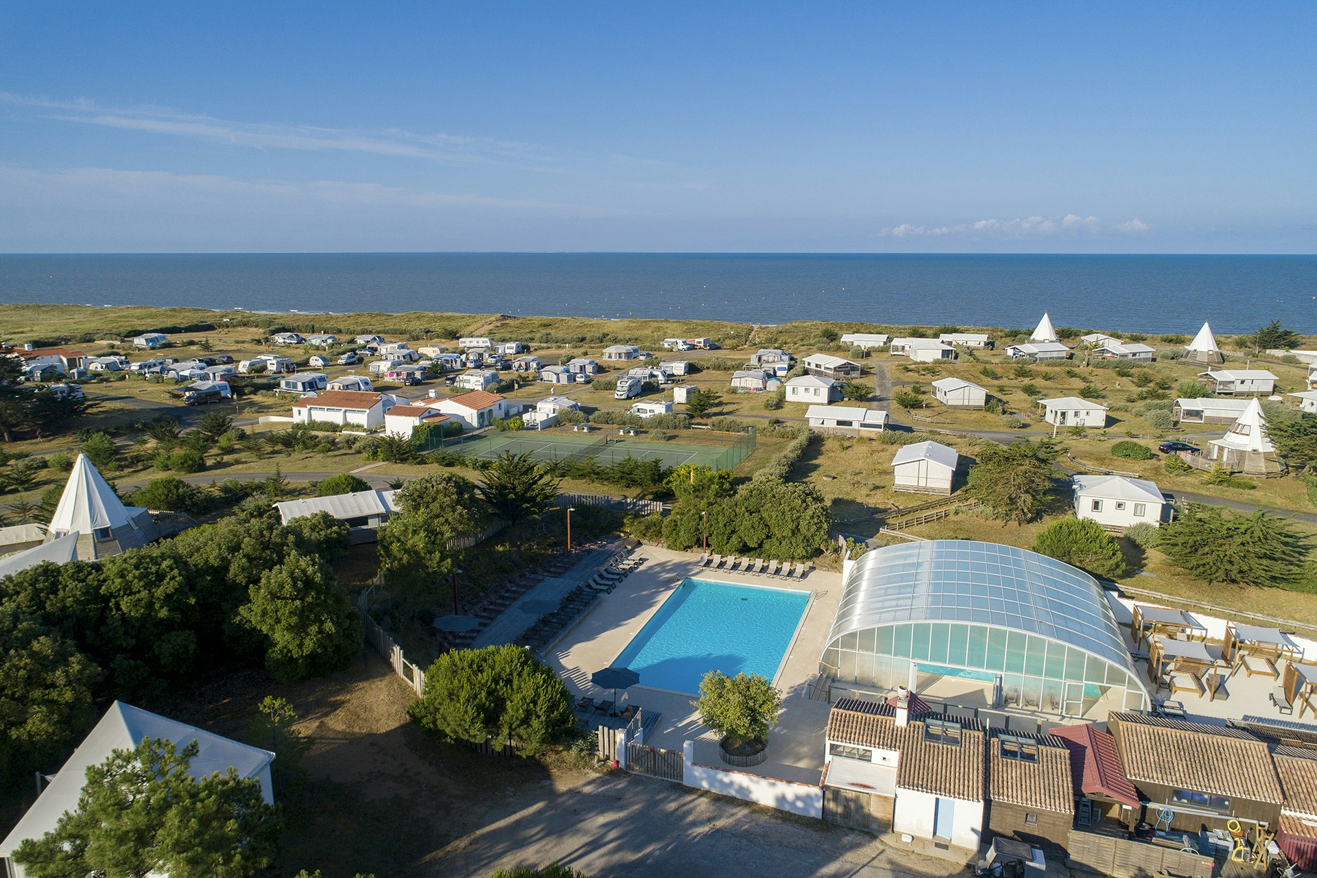 Camping Domaine Le Midi - Übersicht auf das gesamte Campingplatz Gelände 