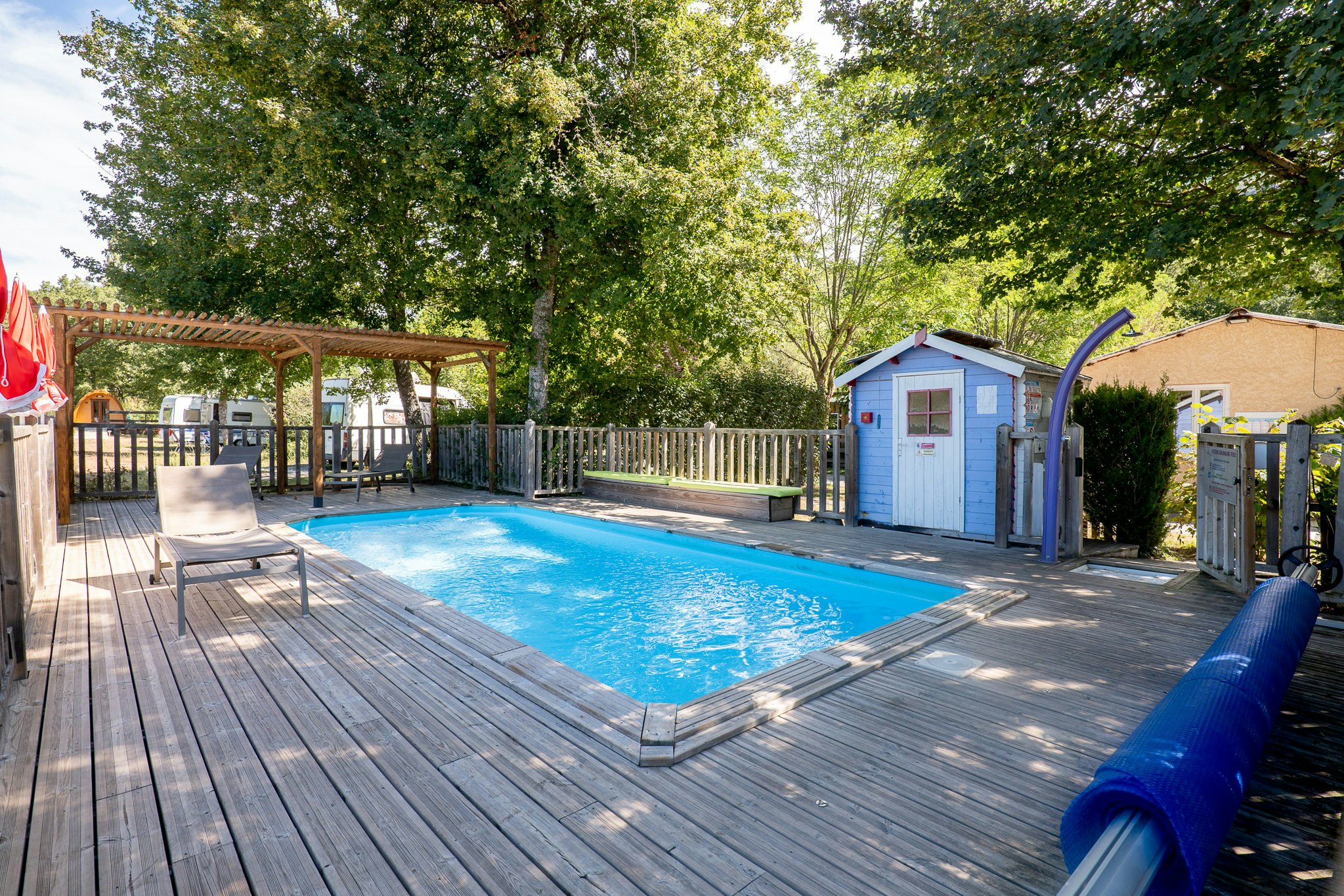 Camping du Moulin de Thoard - Pool auf dem Campingplatz