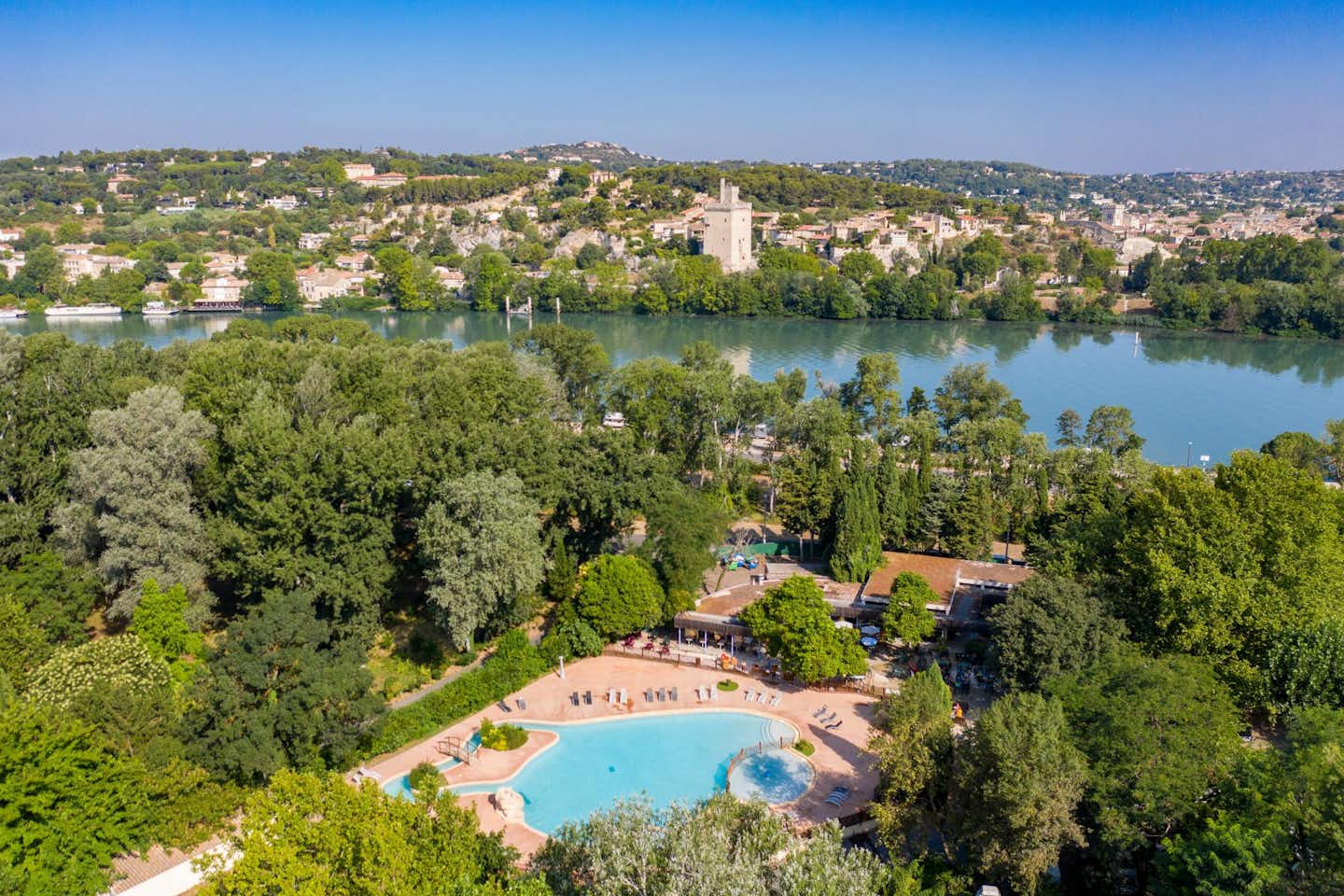 Camping du Pont d'Avignon - Campingplatz aus der Vogelperspektive