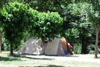 Camping du Pont de Mercier - Zelt auf einem Stellplatz