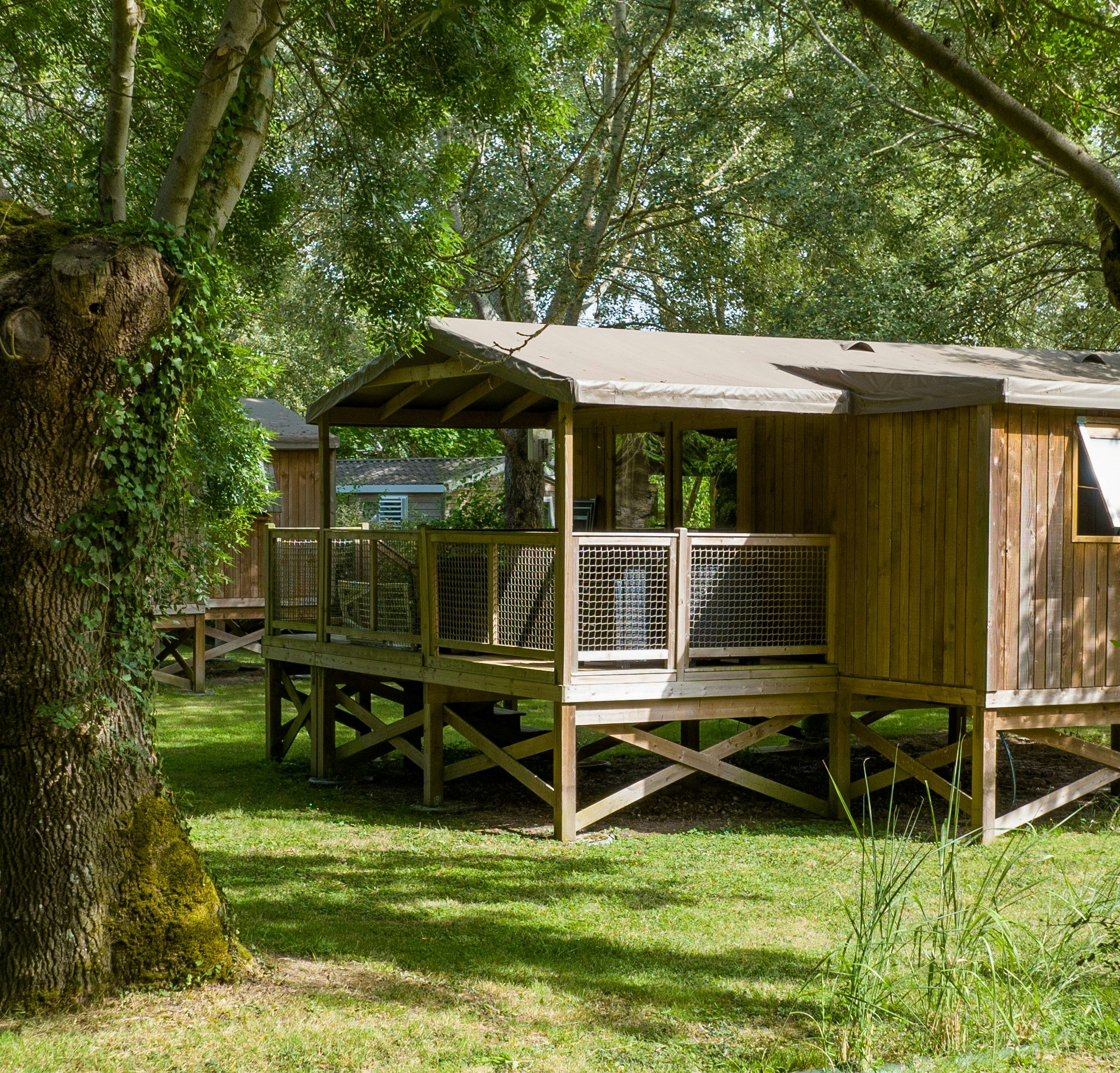 Flower Camping Du Port Caroline  - Mobilheim mit Terrasse auf dem Campingplatz