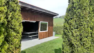 Camping du Raimeux - Picknickbereich mit Feuerstelle