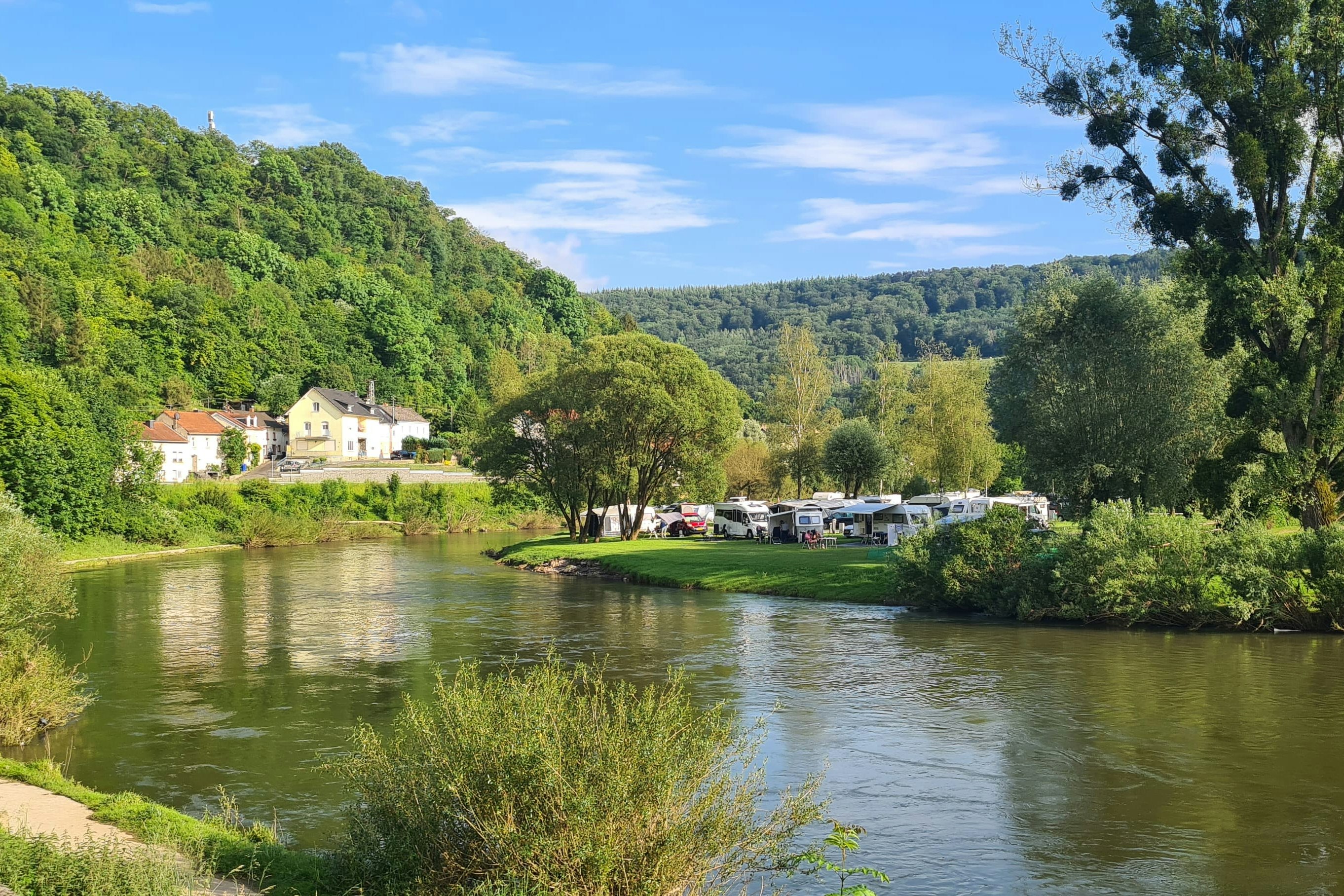 Camping du Rivage - Fluss direkt am Campingplatz