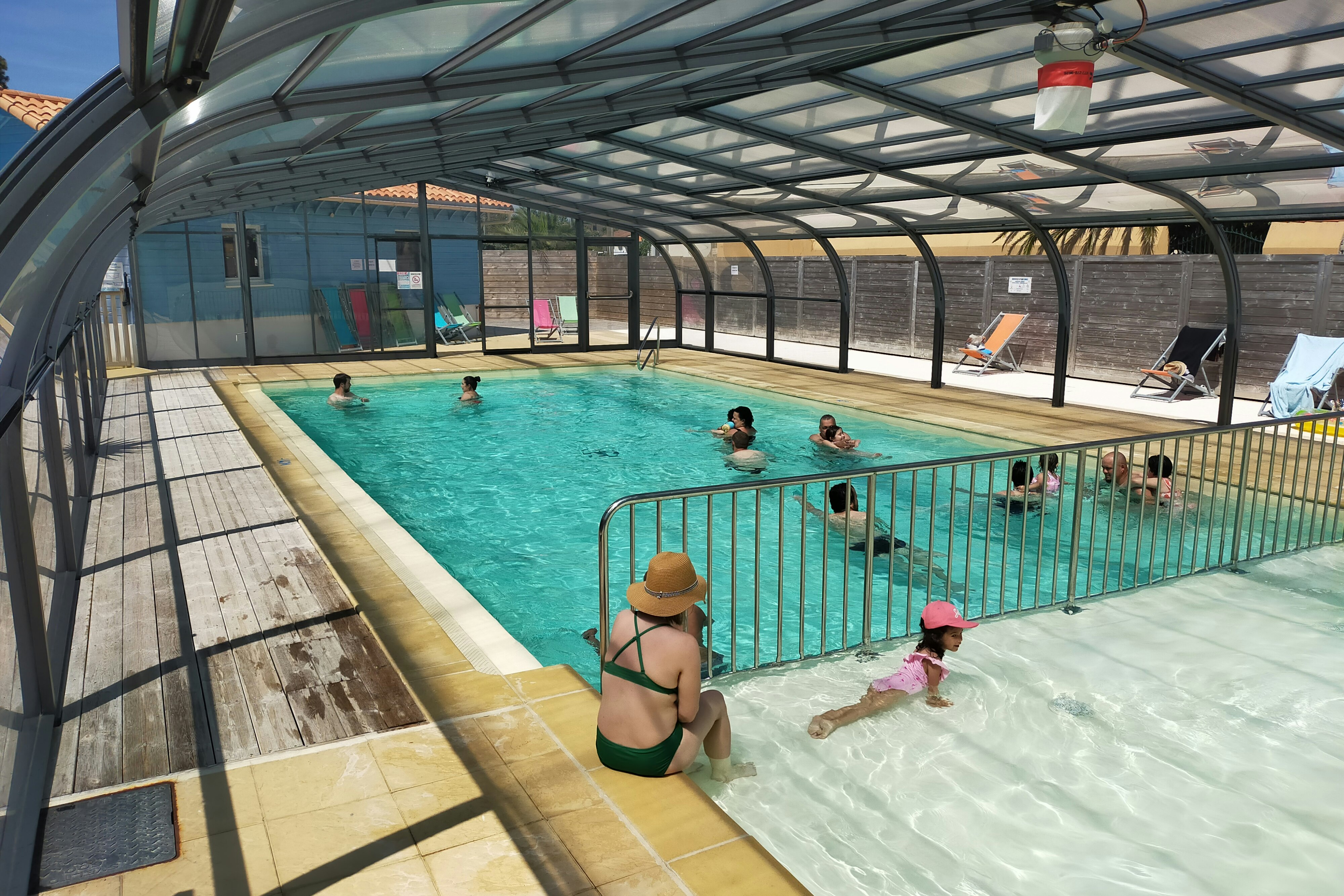 Camping du Vieux Château - Überdachter Pool