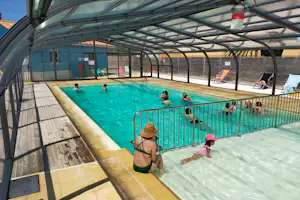Camping du Vieux Château - Überdachter Pool