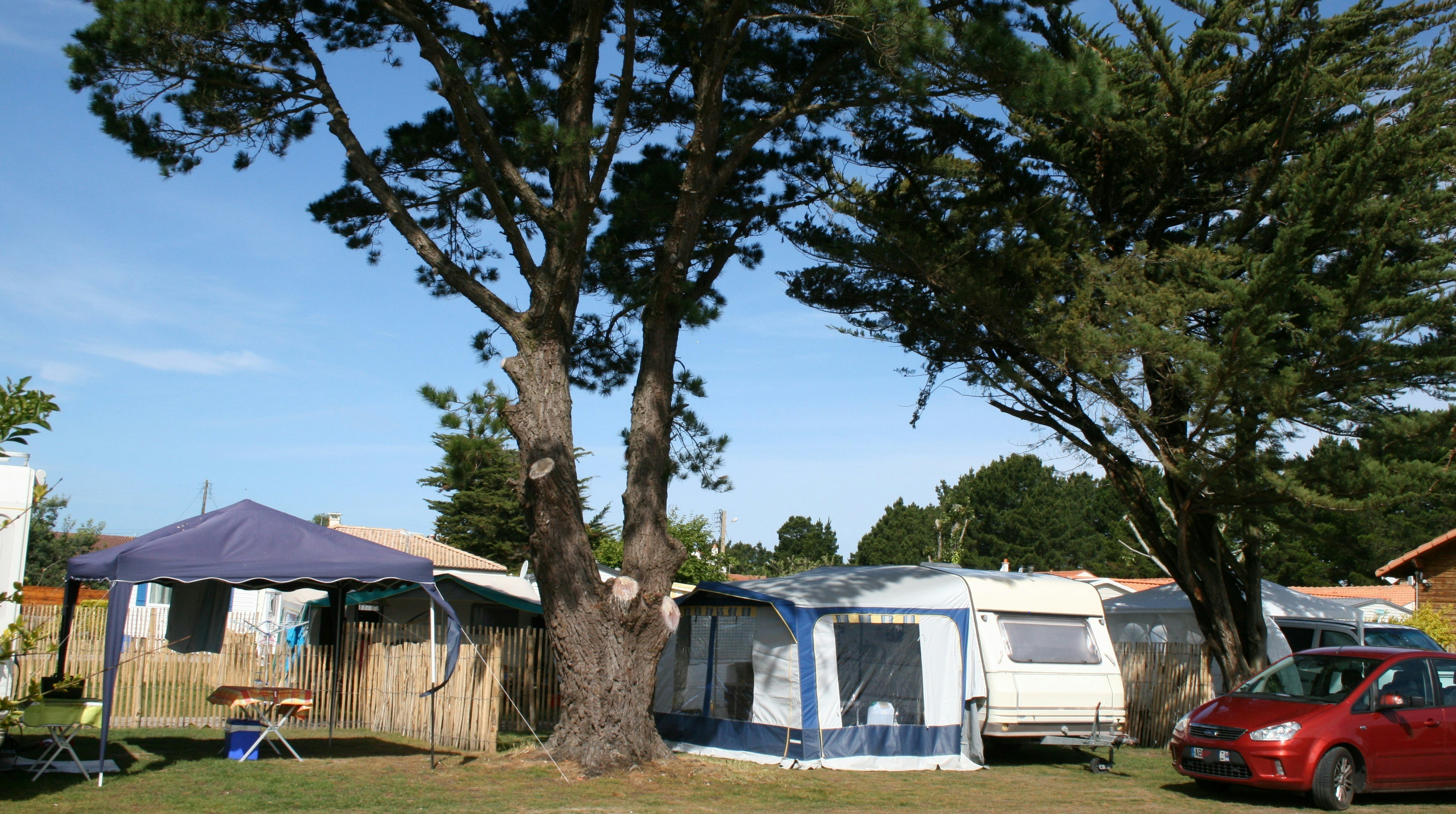 Camping du Vieux Château - Stellplätze auf dem Campingplatz