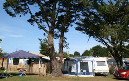 Camping du Vieux Château (Saint Michel Chef Chef)