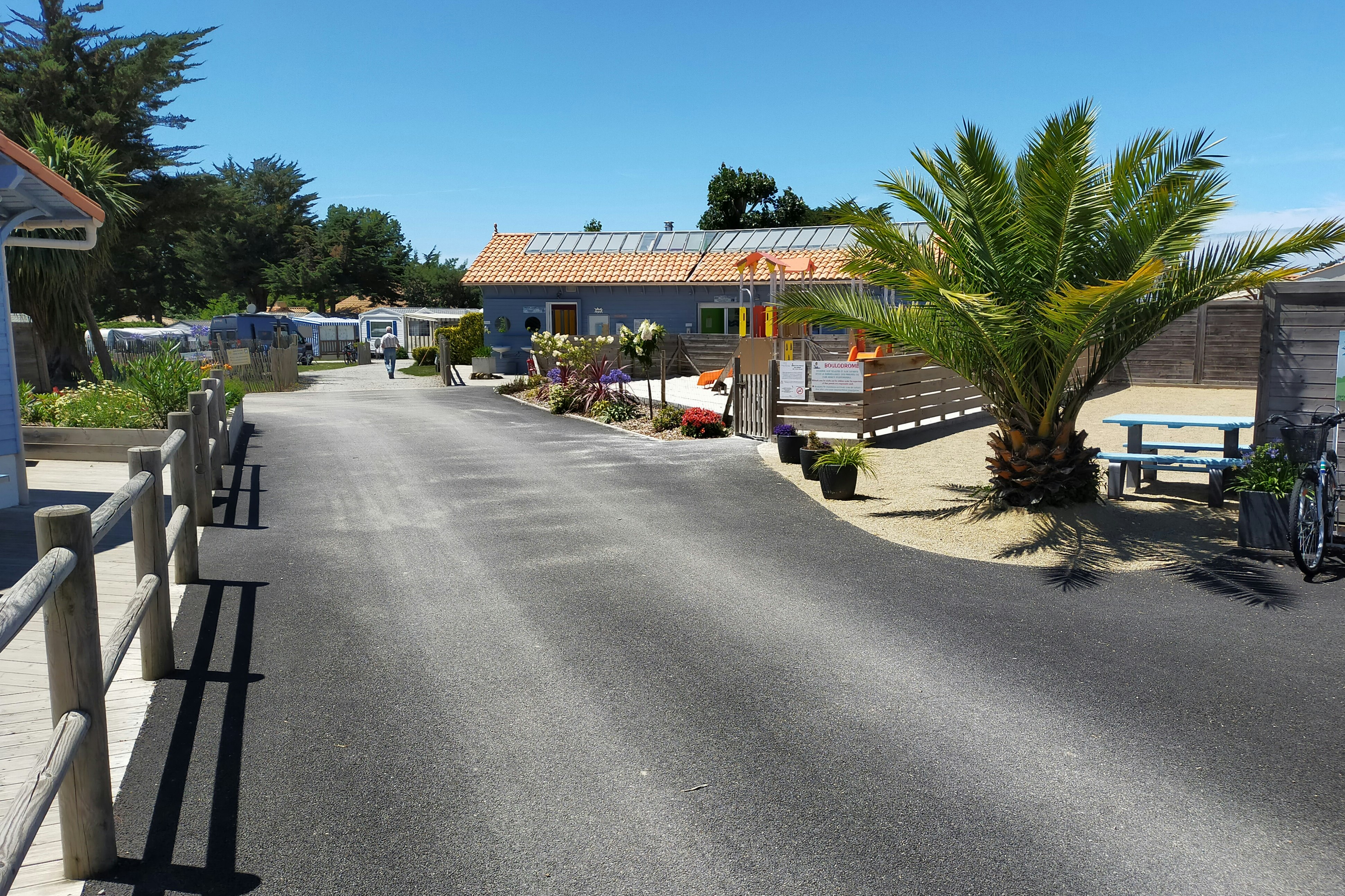 Camping du Vieux Château - Wege auf dem Campingplatz