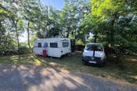 Camping du Vignal - Schattige Standplätze auf dem Campingplatz