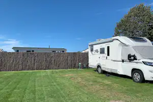 Camping Duinezwin - Stellplatz auf der Wiese