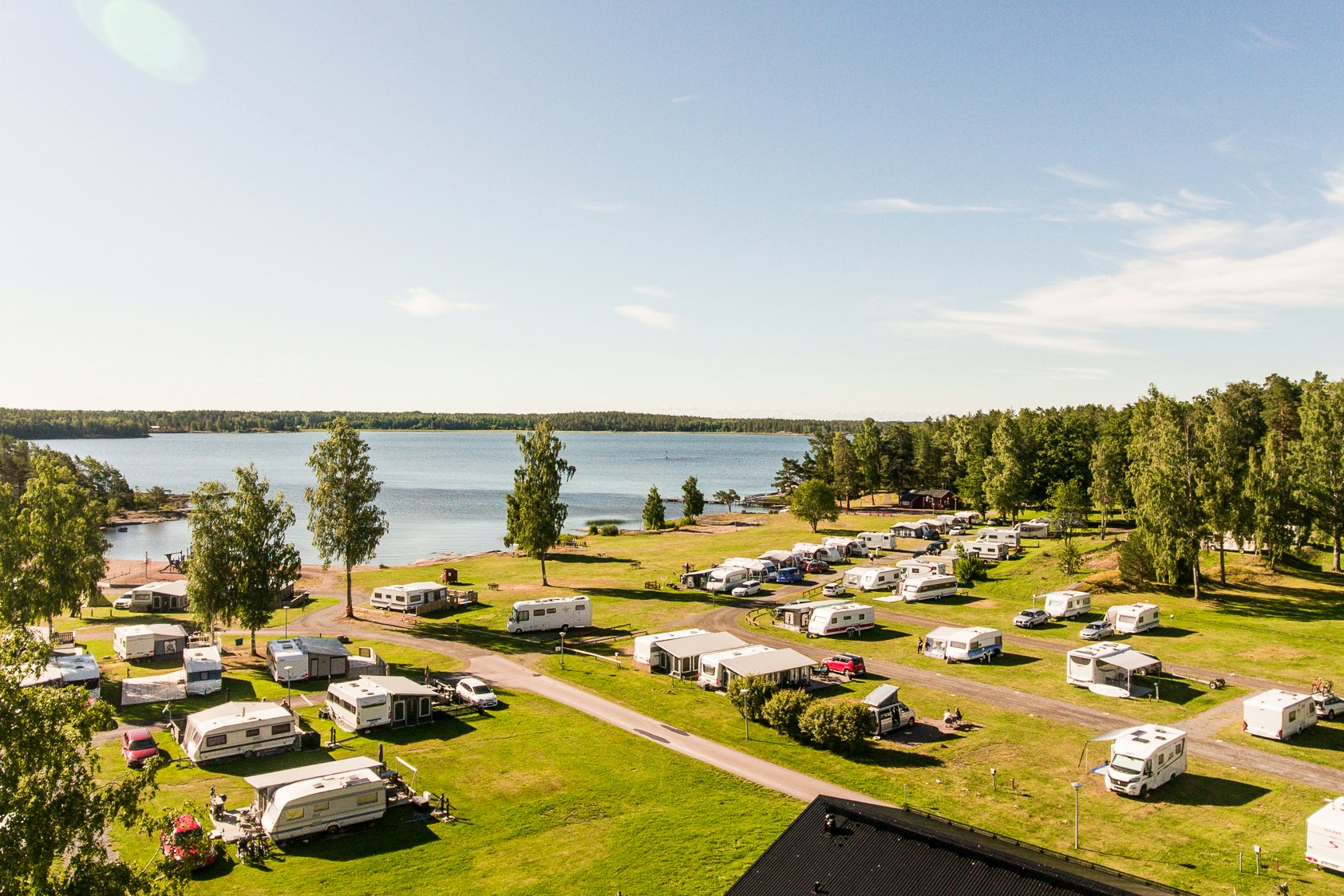 First Camp Duse Udde – Säffle  Camping Duse Udde - Blick auf den Campingplatz am Wasser