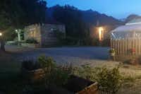 Camping e Canicce - Ferienwohnungen bei Nacht