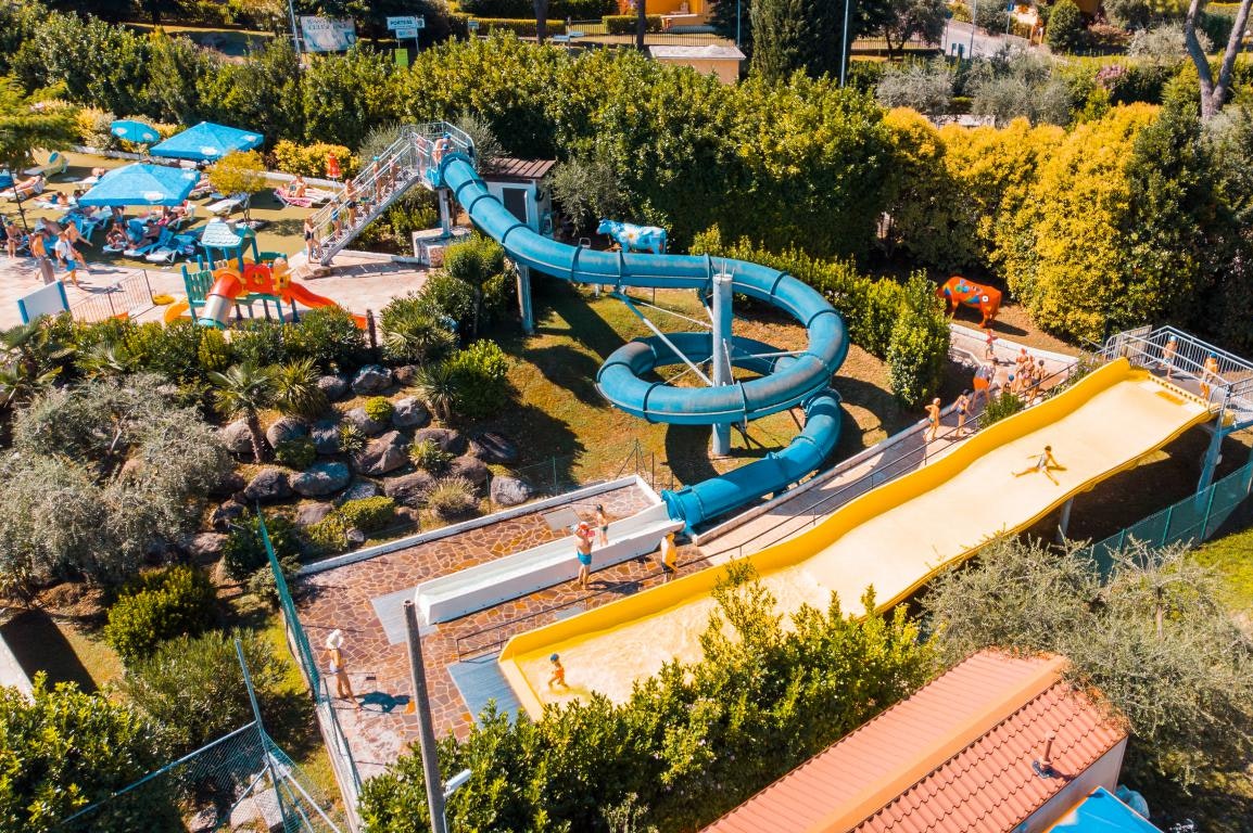 Camping Eden  - Rutschen im Wasserpark des Campingplatzes