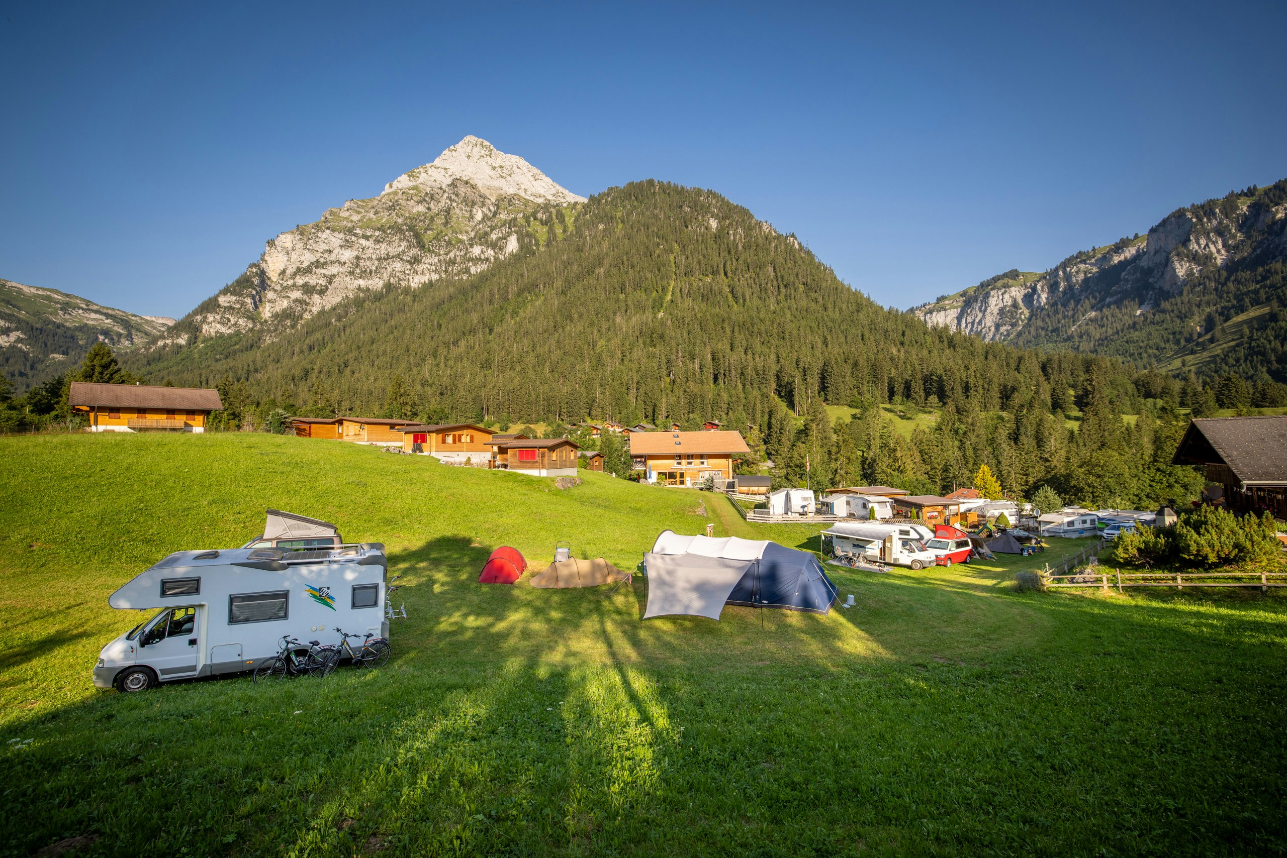 Camping Eggmatte - Standplätze auf der Wiese auf dem Campingplatz