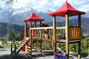 Camping Eichenwald - Kinderspielplatz mit Kletterburg und Rutsche