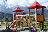 Camping Eichenwald - Kinderspielplatz mit Kletterburg und Rutsche