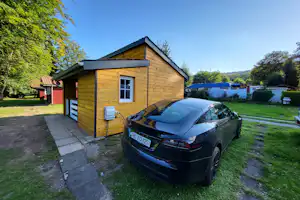 Camping Eichwald Amaron Camping und Resort - Standplatz mit Elektro-Ladestation