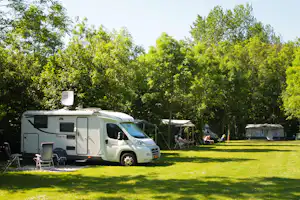 Camping Ekenstein - Wohnmobil- und Wohnwagenstellplätze auf der Wiese