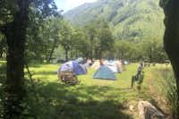 Camping Eko Selo Boračko Jezero -  Zeltplätze auf dem Campingplatz mit Blick auf die Berge