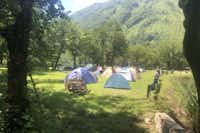 Camping Eko Selo Boračko Jezero -  Zeltplätze auf dem Campingplatz mit Blick auf die Berge