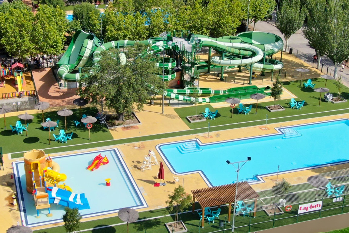 Capfun Camping El Escorial - Blick auf den Wasserpark mit Kinderbecken und Rutschen