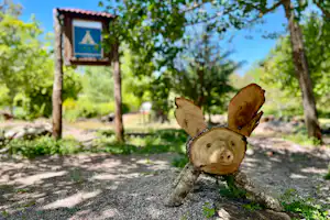 Camping el Madroñal - Zugang zur Zeltwiese auf dem Campingplatz