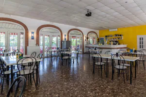 Camping El Palmar - Essensraum des Restaurants auf dem Campingplatz