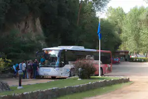 Camping El Vedado - Camper an der Einfahrt vom Campingplatz, Rezeption im Hintergrund