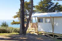 Camping Eléovic -  Mobilheime mit Veranda und Blick auf den Ozean