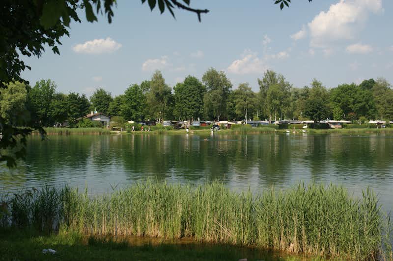 Camping Erlensee  -  Stellplatz vom Campingplatz am See im Grünen