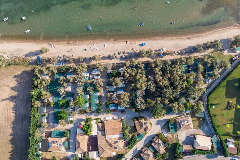 Camping Erodios  -  Campingplatz mit Strand am Mittelmeer in Griechenland aus der Vogelperspektive
