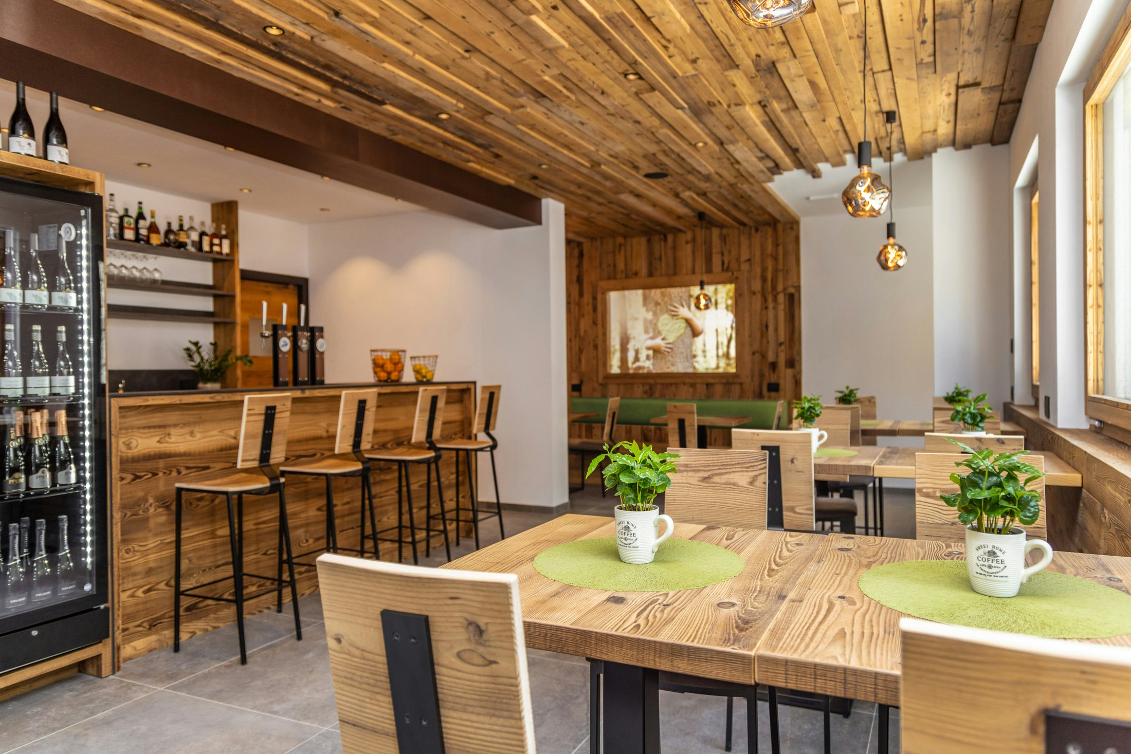 Camping Essenza Alpina - Restaurant mit Bar auf dem Campingplatz