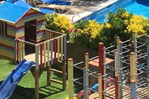 Camping Estartit - Pool und Spieplatz auf dem Campingplatz