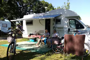 Camping de Bourbon-Lancy Camping du Breuil - Wohnmobil- und Wohnwagenstellplätze auf der Wiese
