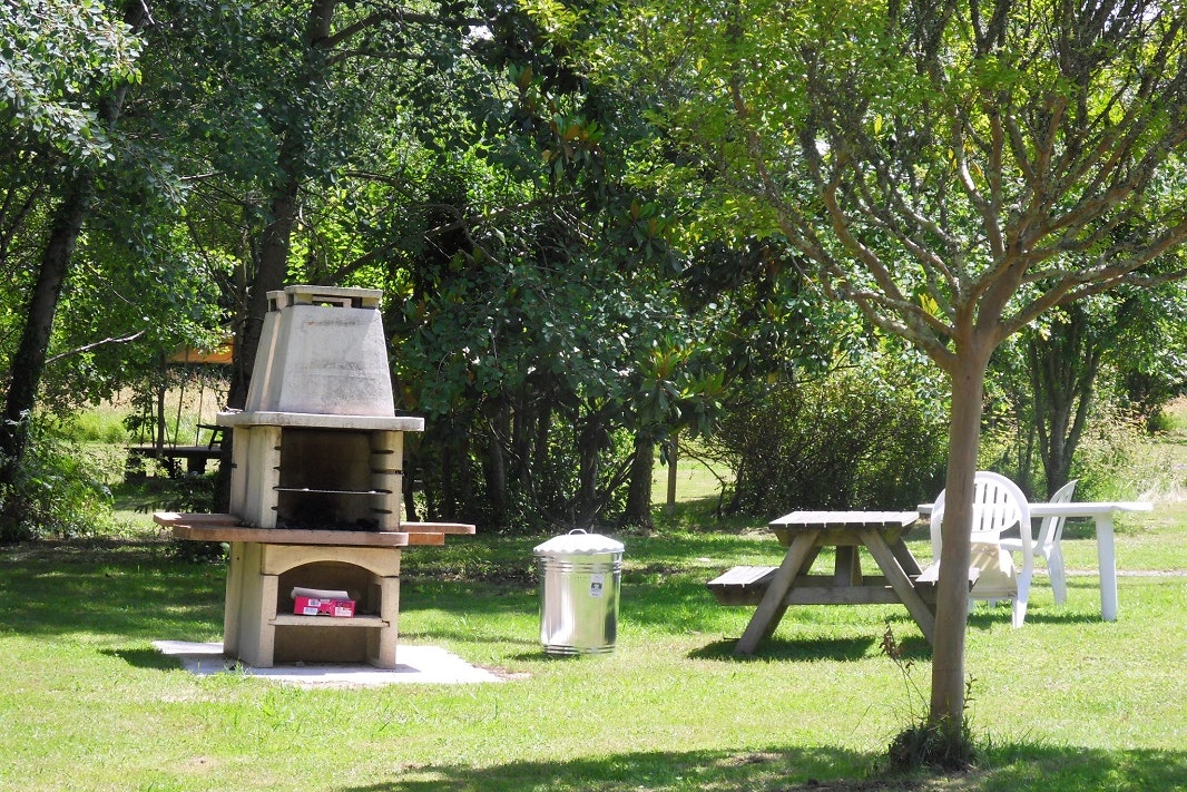 Camping Etche Zahar - Grillstelle im Freien