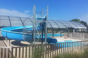Camping Etennemare - Wasserrutsche und Teleskopischer Schwimmbadüberdachung