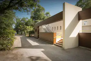 Camping Etoile d'Or - Außenansicht des Sanitärgebäudes