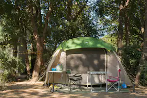 Camping Etoile d'Or - Zeltplatz umgeben von Bäumen