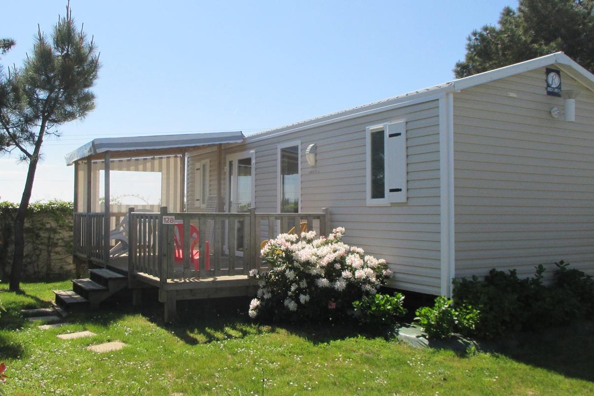 Camping Europa  - Mobilheim mit Terrasse auf dem Campingplatz