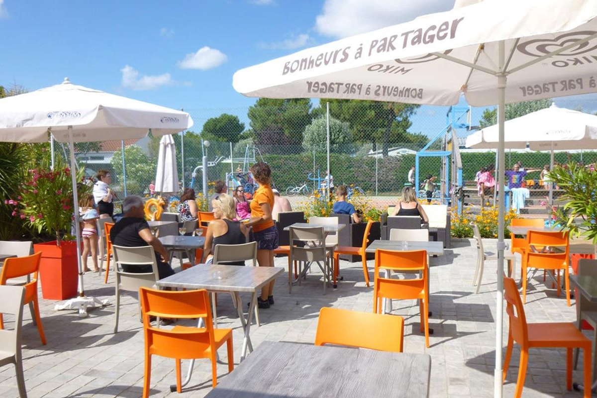 Camping Europa  - Restaurant mit Terrasse auf dem Campingplatz