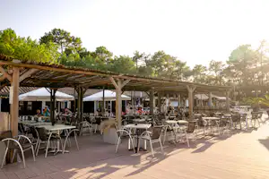 Camping Eurosol - Ciela Village - Terrasse des Restaurants auf dem Campingplatz