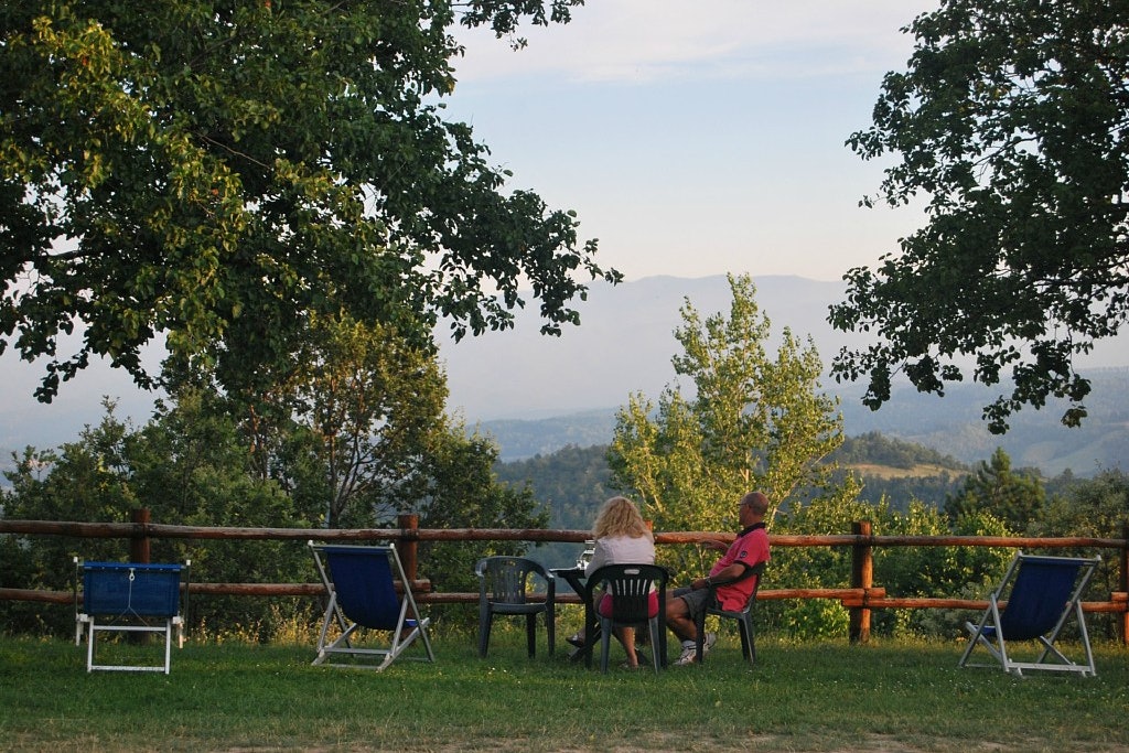 Camping Falterona - Blick vom Campingplatz auf die Hügel der Toskana