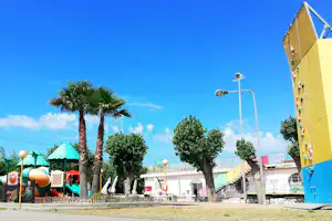 Camping Fano -Spielplatz und Außenkletterwand