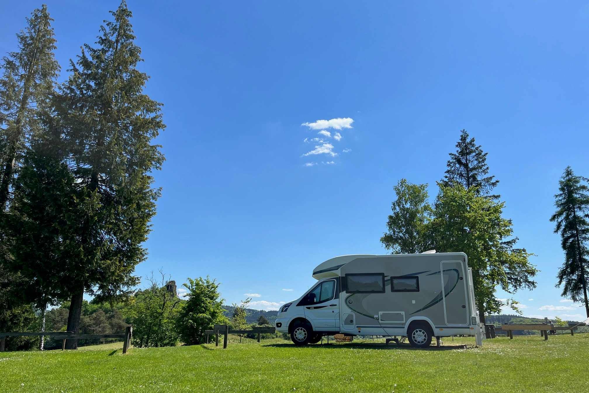 Camping Felsenhof - Standplätze auf der Wiese auf dem Campingplatz